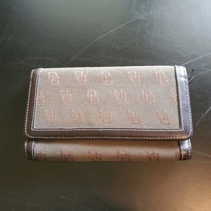 Dooney & Bourke black leather wallet